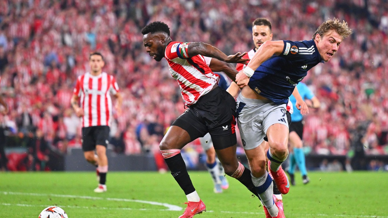 Iňaki Williams (vľavo) v úvodnom semifinále Európskej ligy.