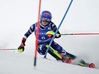 Mikaela Shiffrinová počas 1. kola slalomu v stredisku Courchevel 2025.