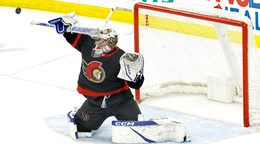 Dylan Ferguson v bránke klubu NHL Ottawa Senators.