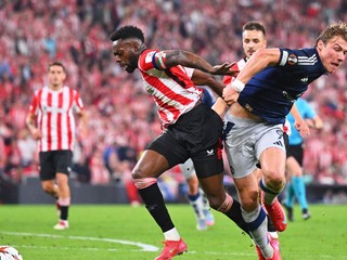 Iňaki Williams (vľavo) v úvodnom semifinále Európskej ligy.
