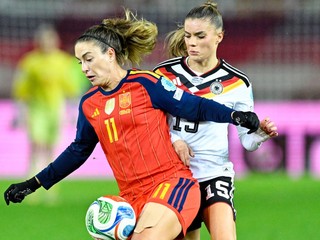 Selina Cerci a Alexia Putellas počas finále Ligy národov.