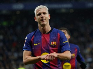 Dani Olmo oslavuje gól v sieti Espanyolu.