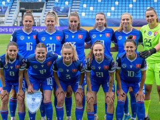 Na snímke futbalistky základnej jedenástky Slovenska.
