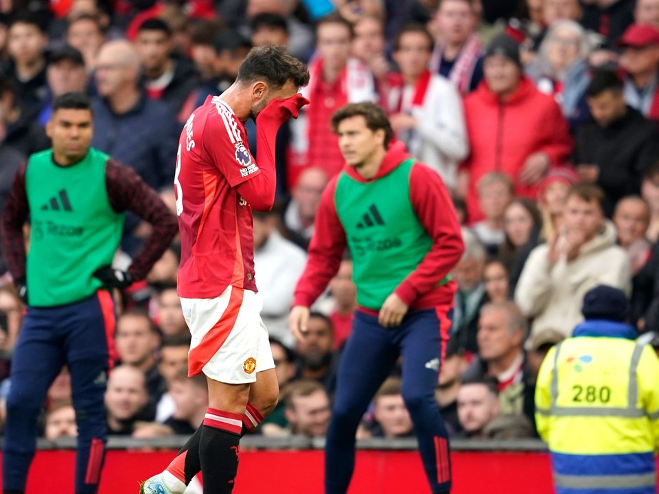 Bruno Fernandes dostal červenú kartu v zápase Manchester United - Tottenham Hotspur v 6. kole Premier League.