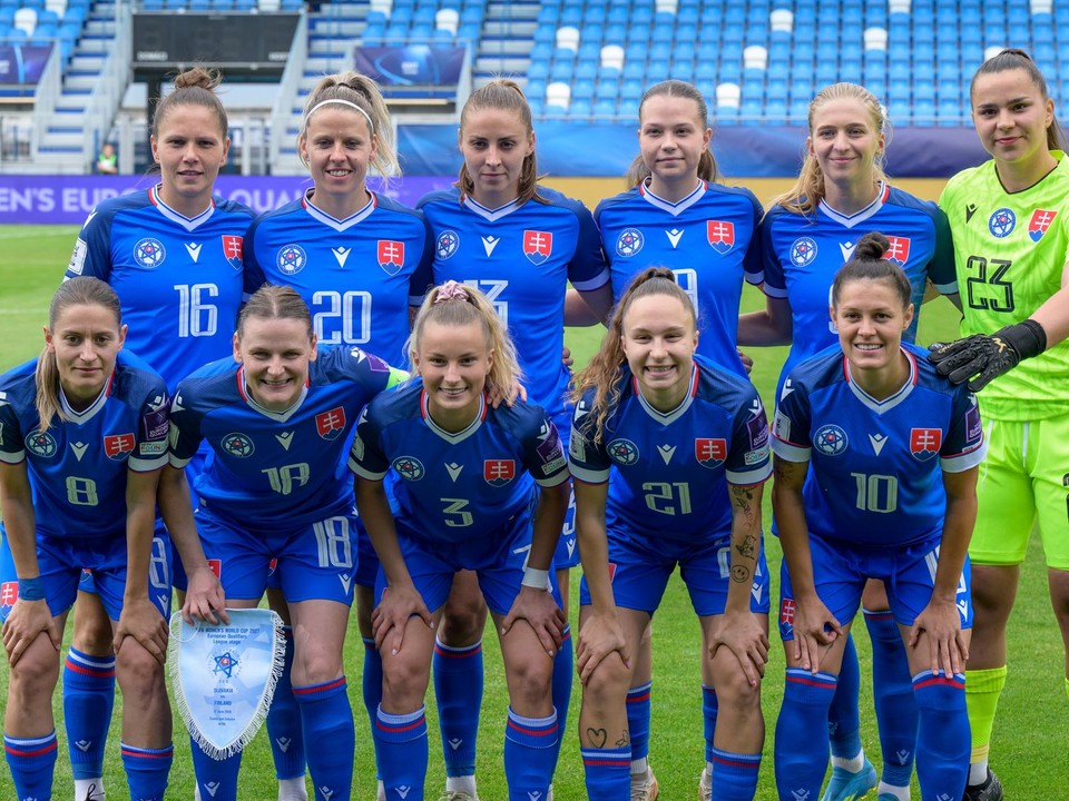 Na snímke futbalistky základnej jedenástky Slovenska.