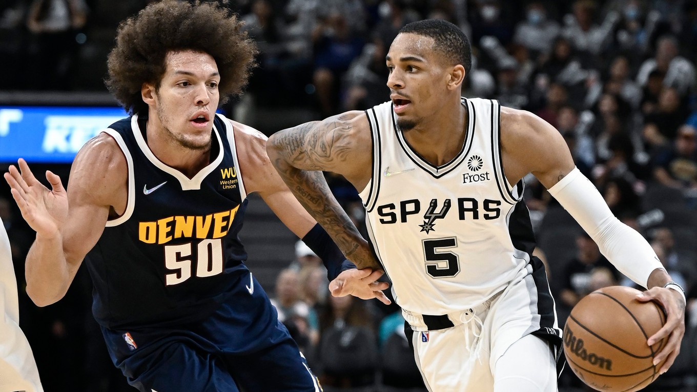 Momentka zo zápasu Denver - San Antonio.