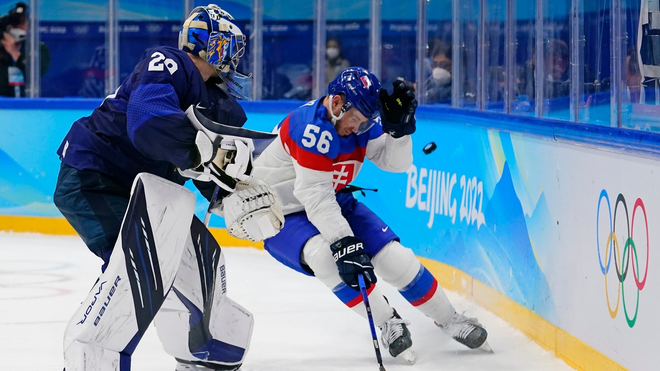 Slovenský hokejista Marko Daňo v zápase proti Fínsku na ZOH 2022.