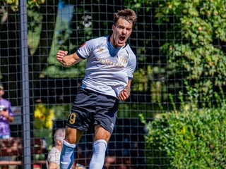 Viktor Sliacky z FC Petržalka oslavuje gól