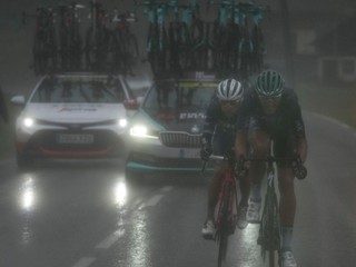 Cyklisti sa v 9. etape Tour de France vytrápili.