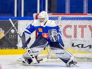 Roberto Leonardo Henriquez v slovenskom drese na turnaji vo Fínsku. 