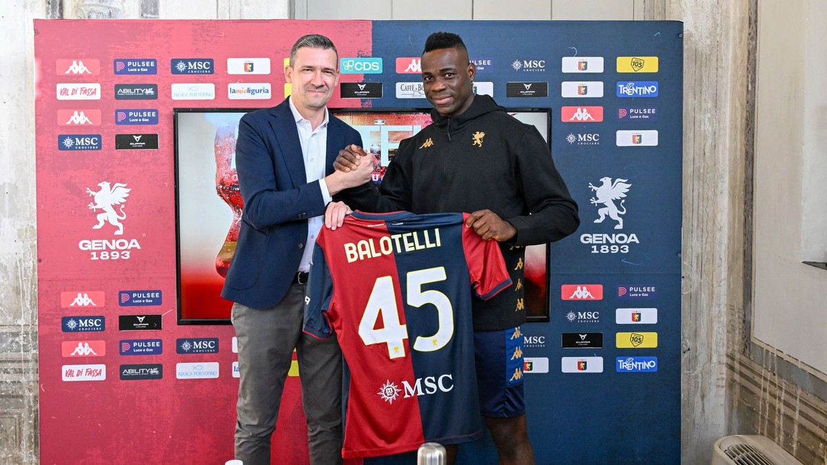 Mario Balotelli podpísal zmluvu s FC Janov.