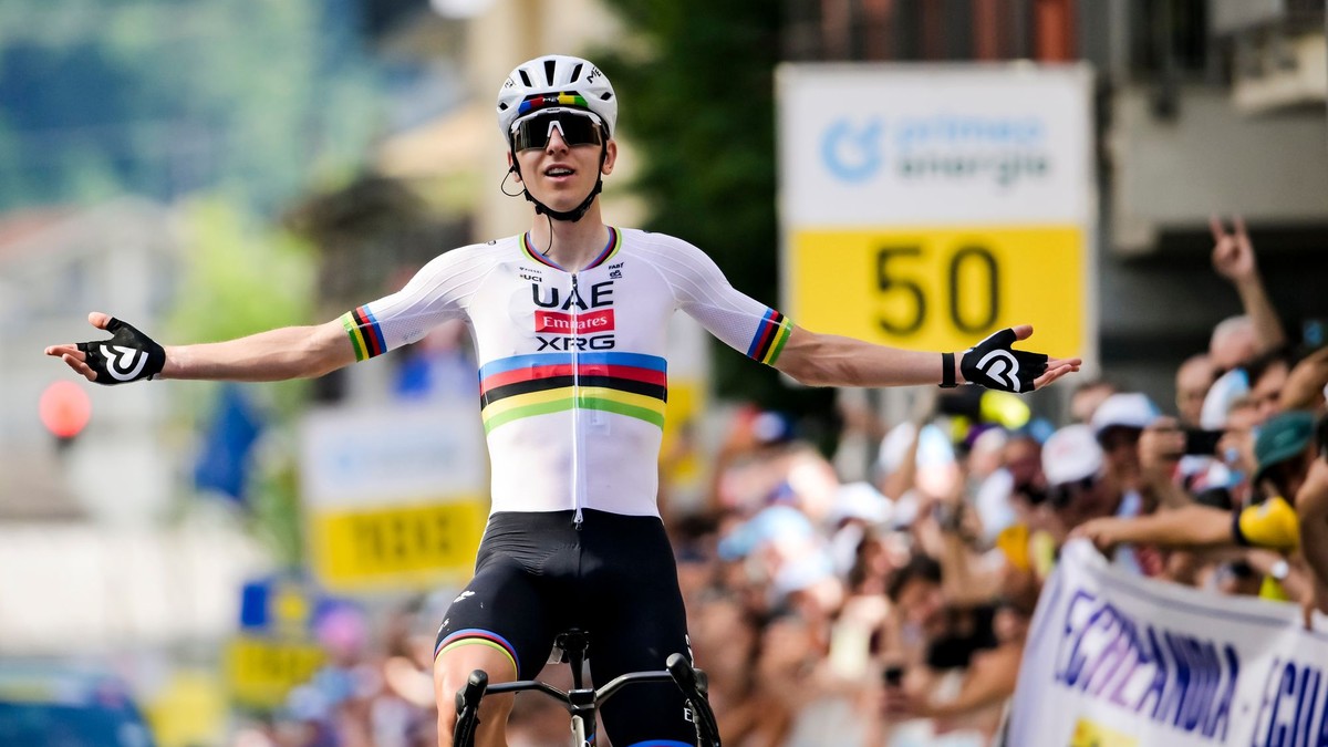 Tadej Pogačar triumfoval v úvodnej etape Okolo Švajčiarska 2026.
