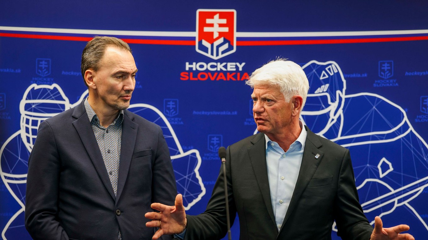 Nemecký funkcionár a člen Rady IIHF Franz Reindl a Miroslav Šatan.