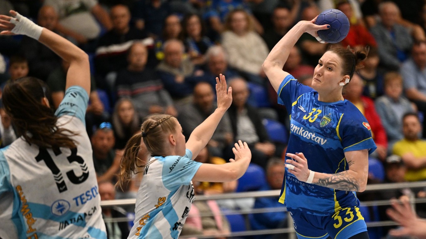 Zľava Maria Palomo Pinedová, Blažka Hauptmanová (obe Guerdes) a Iryna Kompaniietsová (Michalovce)