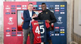 Mario Balotelli podpísal zmluvu s FC Janov.