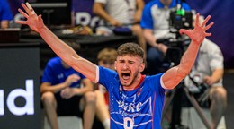 Erik Gulák (Slovensko) sa teší z bodu počas zápasu základnej časti Európskej ligy mužov vo volejbale Slovensko - Albánsko.