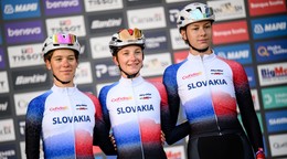 Slovenské cyklistky, zľava Nina Andacká, Viktória Chladoňová a Sofia Ungerová na MS 2026.