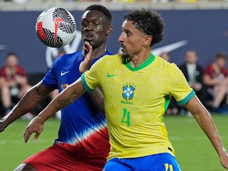 Folarin Balogun a Marquinhos počas prípravného zápasu USA - Brazília. 
