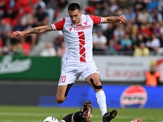 Franko Sabljič a Kristián Koštrna (na zemi) počas zápasu AS Trenčín - Spartak Trnava. 