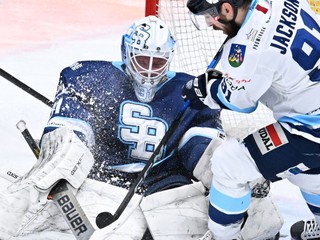 Henri Kiviaho (Slovan) a Robby Jackson (Nitra)