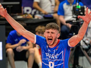 Erik Gulák (Slovensko) sa teší z bodu počas zápasu základnej časti Európskej ligy mužov vo volejbale Slovensko - Albánsko.