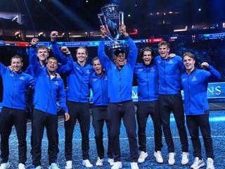 Hráči Európy oslavujú zisk Laver Cupu