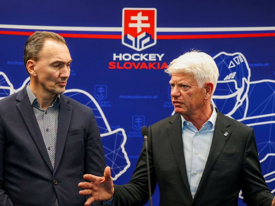 Nemecký funkcionár a člen Rady IIHF Franz Reindl a Miroslav Šatan.