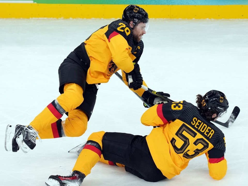 Leon Draisaitl a Moritz Seider.