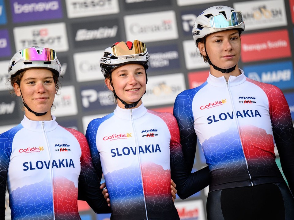 Slovenské cyklistky, zľava Nina Andacká, Viktória Chladoňová a Sofia Ungerová na MS 2026.