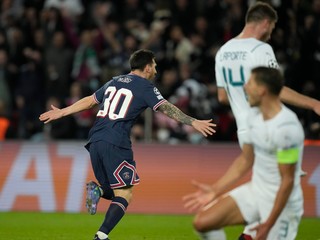 Messi oslavuje svoj prvý gól v drese PSG. 