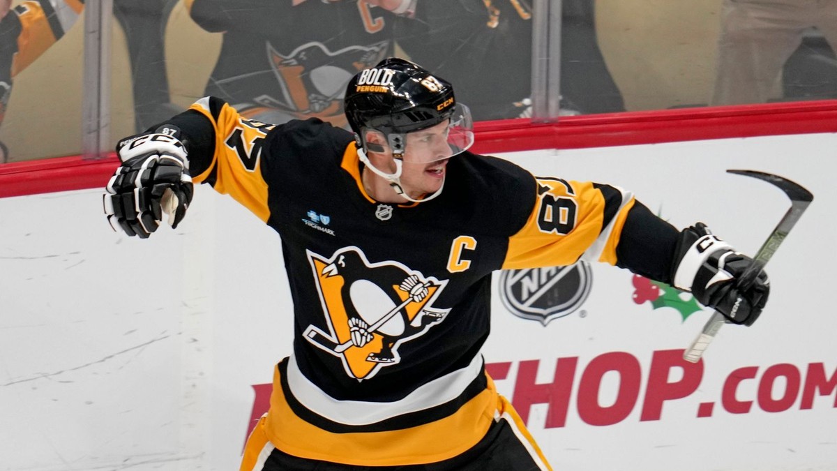 Sidney Crosby sa raduje po tom, čo strelil svoj 600. gól v NHL.