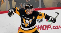 Sidney Crosby sa raduje po tom, čo strelil svoj 600. gól v NHL.