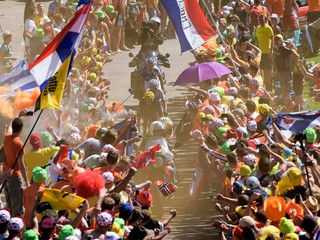 Počas Tour de France zaplavia stúpanie Alpe d'Huez tisícky  fanúšikov.