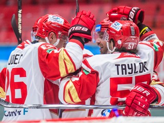 Hokejisti Prešova sa tešia z gólu.