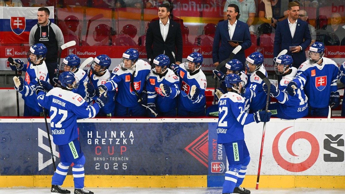 Hráči Slovenska na prestížnom turnaji hráčov do 18 rokov Hlinka Gretzky Cup 2025.