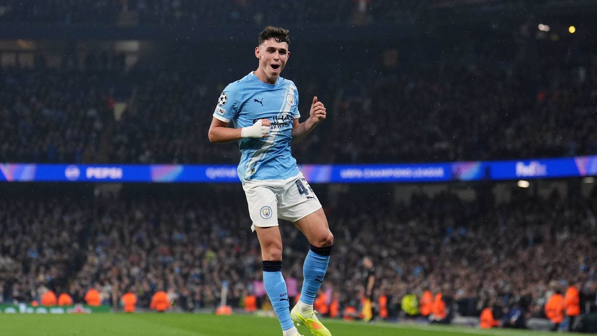 Phil Foden oslavuje gól.