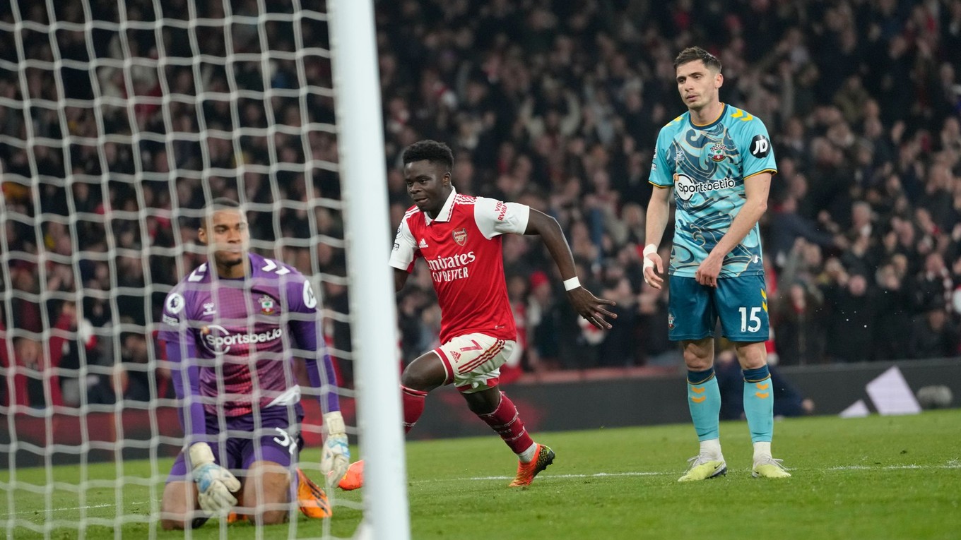 Futbalista Arsenalu Bukayo Saka strelil gól do siete Southamptonu.