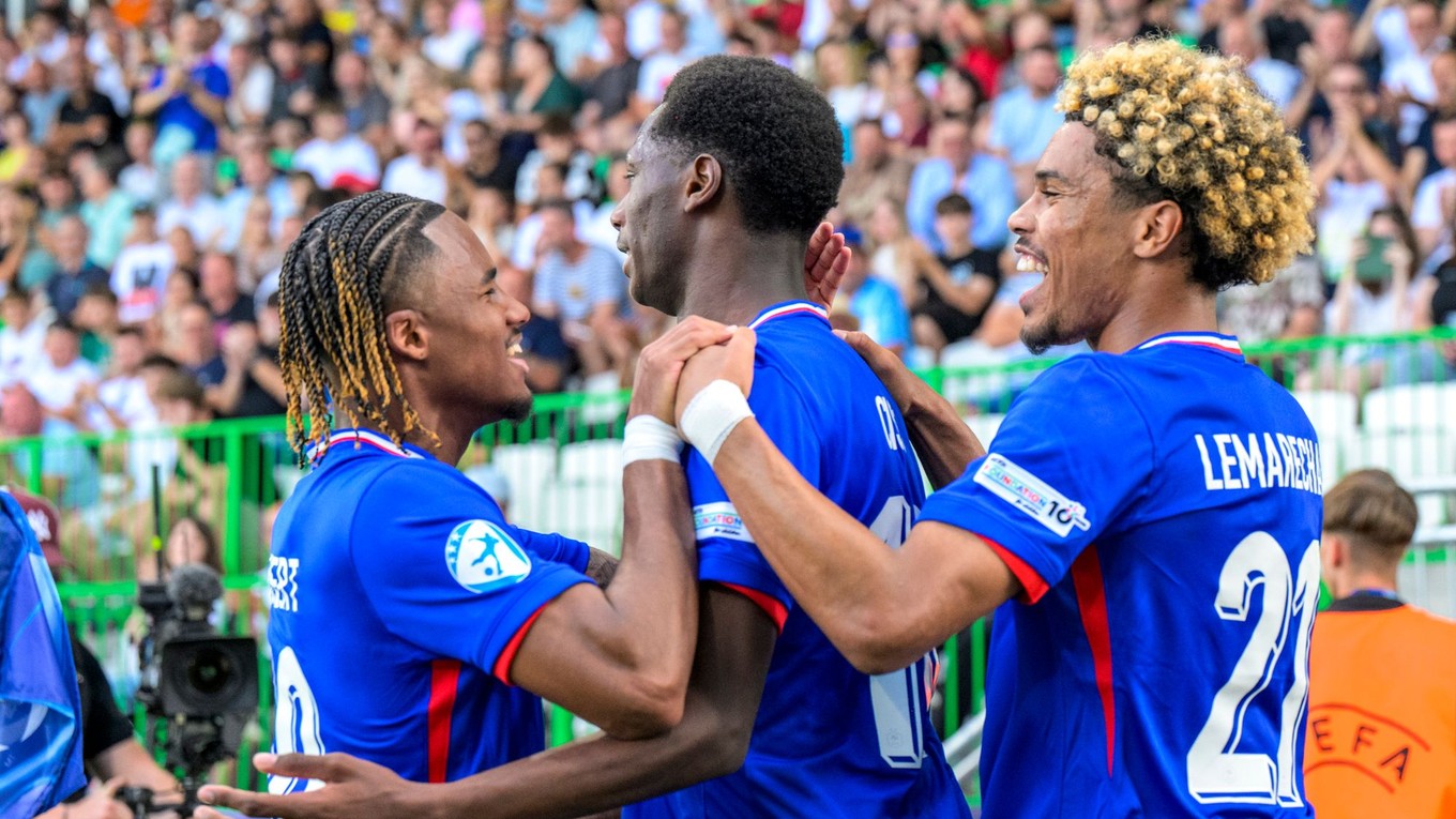 Radosť futbalistov Francúzska počas zápasu štvrťfinále Dánsko - Francúzsko na ME vo futbale hráčov do 21 rokov.
