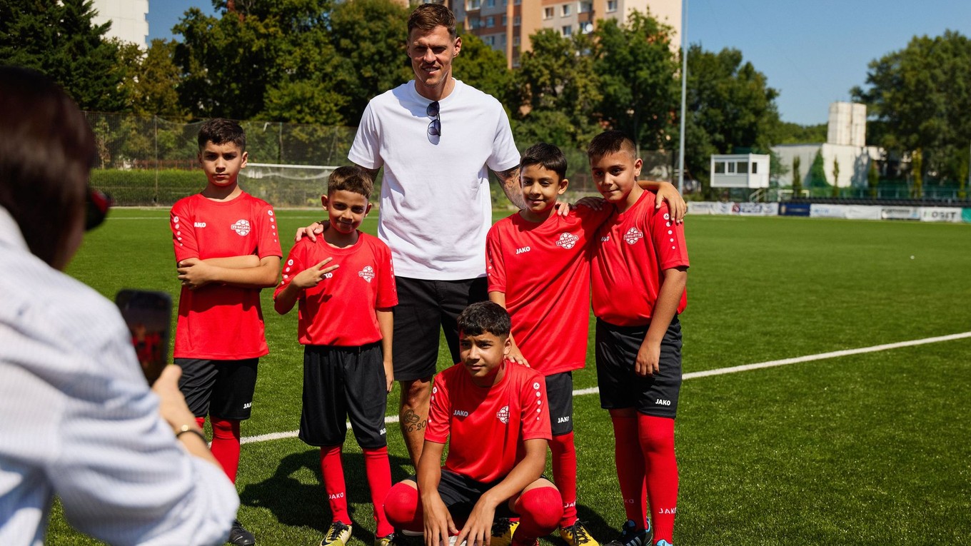 Martin Škrtel s rómskymi talentmi.