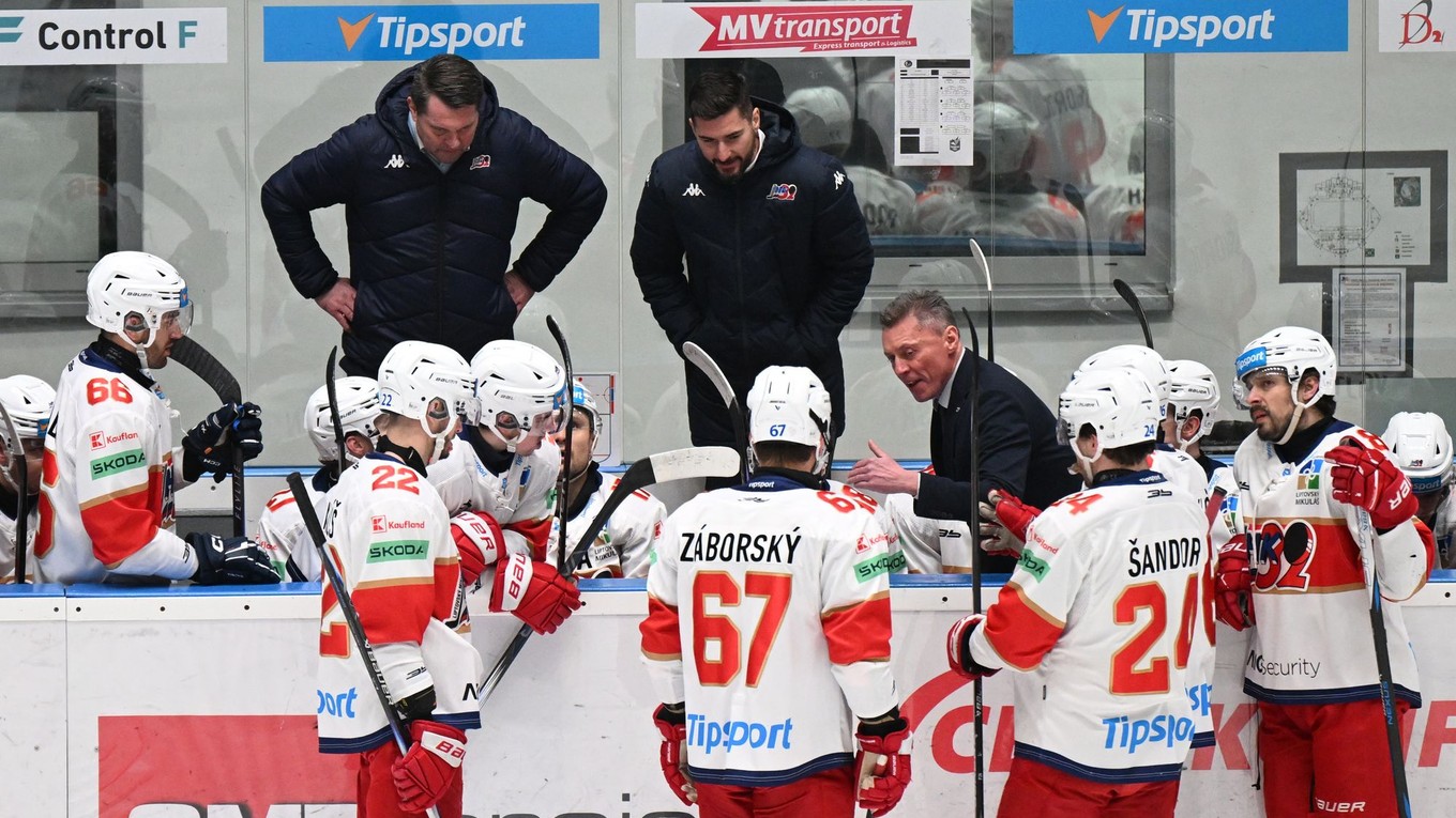 Na snímke lavička Liptovského Mikuláša.