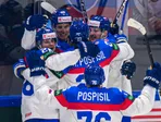 Martin Pospíšil (76), jeho brat Kristián Pospíšil (22), Oliver Okuliar (8) a Luka Radivojevič (26) sa tešia z úvodného gólu, ktorý strelil ich spoluhráč Martin Chromiak (88, všetci Slovensko) počas zápasu základnej B-skupiny Dánsko - Slovensko.