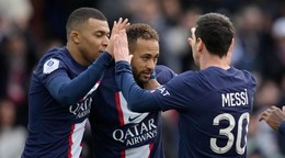 Kylian Mbappé, Neymar a Lionel Messi ako spoluhráči v PSG.