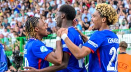 Radosť futbalistov Francúzska počas zápasu štvrťfinále Dánsko - Francúzsko na ME vo futbale hráčov do 21 rokov.