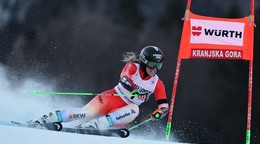 Švajčiarka Camille Rastová počas obrovského slalomu v Kranjskej Gore.