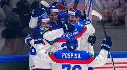 Martin Pospíšil (76), jeho brat Kristián Pospíšil (22), Oliver Okuliar (8) a Luka Radivojevič (26) sa tešia z úvodného gólu, ktorý strelil ich spoluhráč Martin Chromiak  (88, všetci Slovensko) počas zápasu základnej B-skupiny Dánsko - Slovensko.