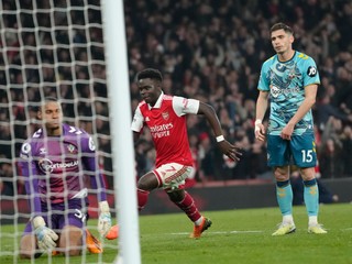 Futbalista Arsenalu Bukayo Saka strelil gól do siete Southamptonu.