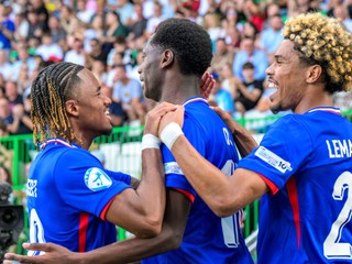 Radosť futbalistov Francúzska počas zápasu štvrťfinále Dánsko - Francúzsko na ME vo futbale hráčov do 21 rokov.