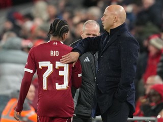 Arne Slot v zápase Liverpoolu s Crystal Palace