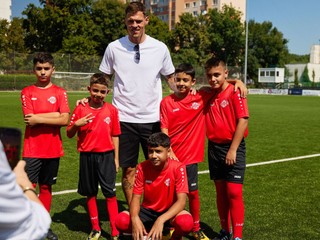 Martin Škrtel s rómskymi talentmi.