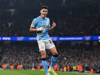 Phil Foden oslavuje gól.